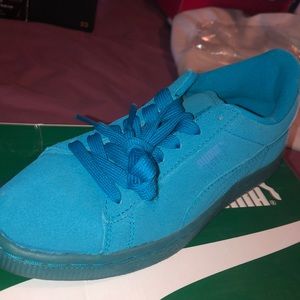 Suede Pumas